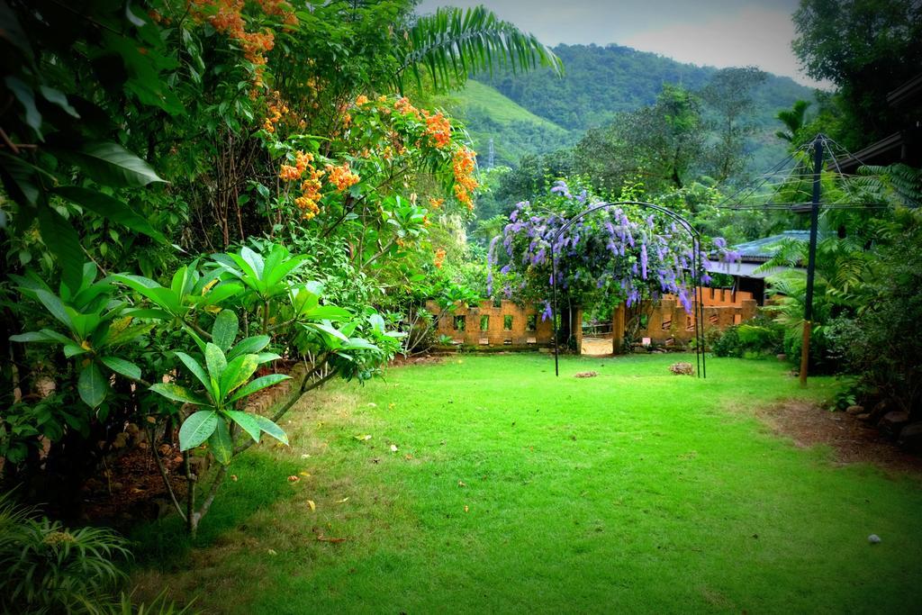 Sapphire Holiday Resort Ratnapura Extérieur photo
