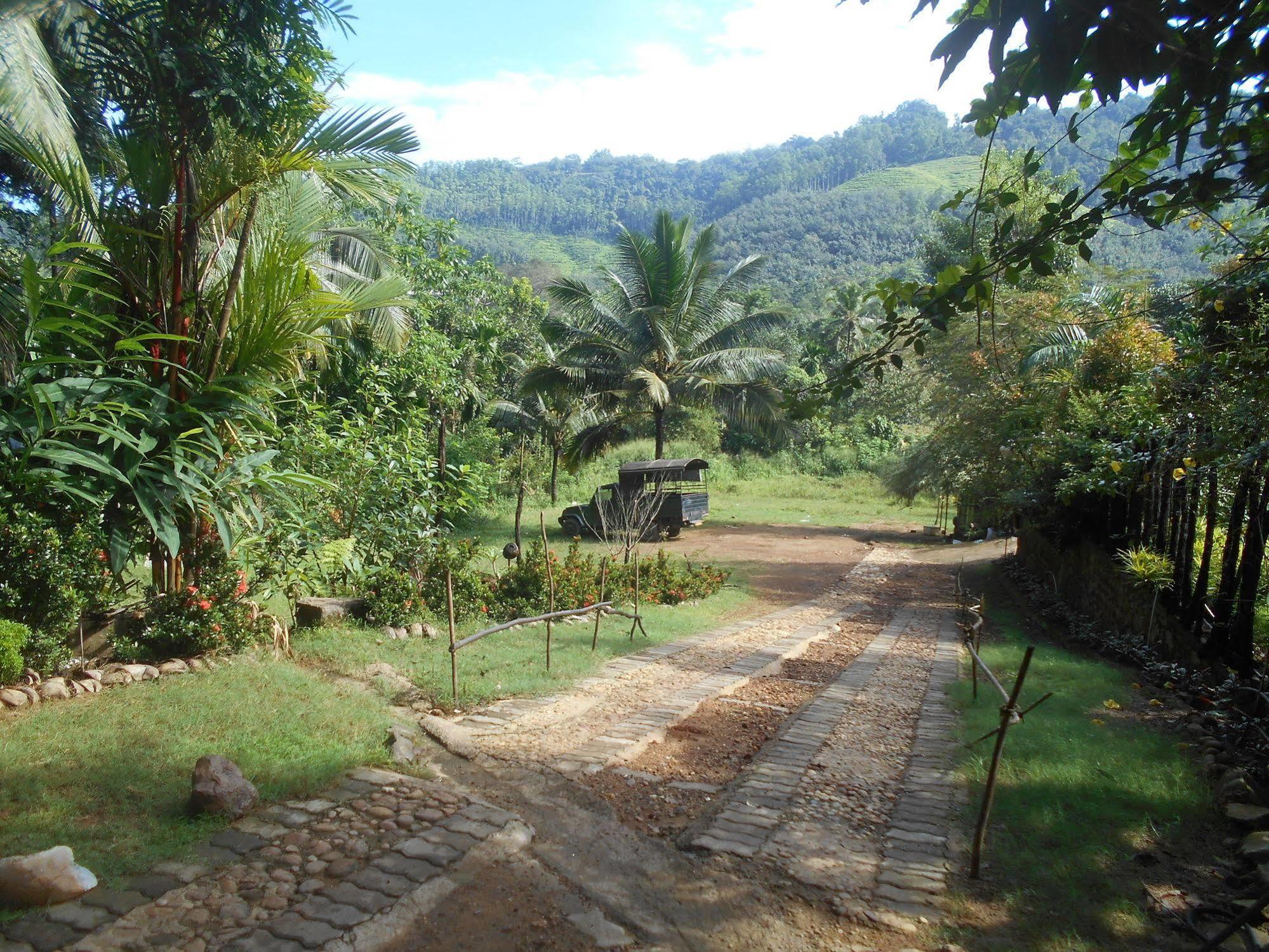 Sapphire Holiday Resort Ratnapura Extérieur photo